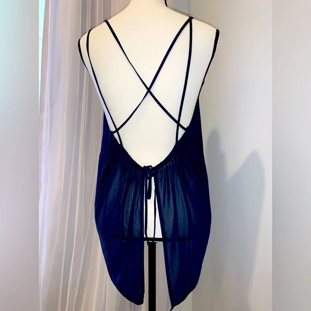LULULEMON Athletica women’s criss cross navy top size large 10 12 - Picture 1 of 9